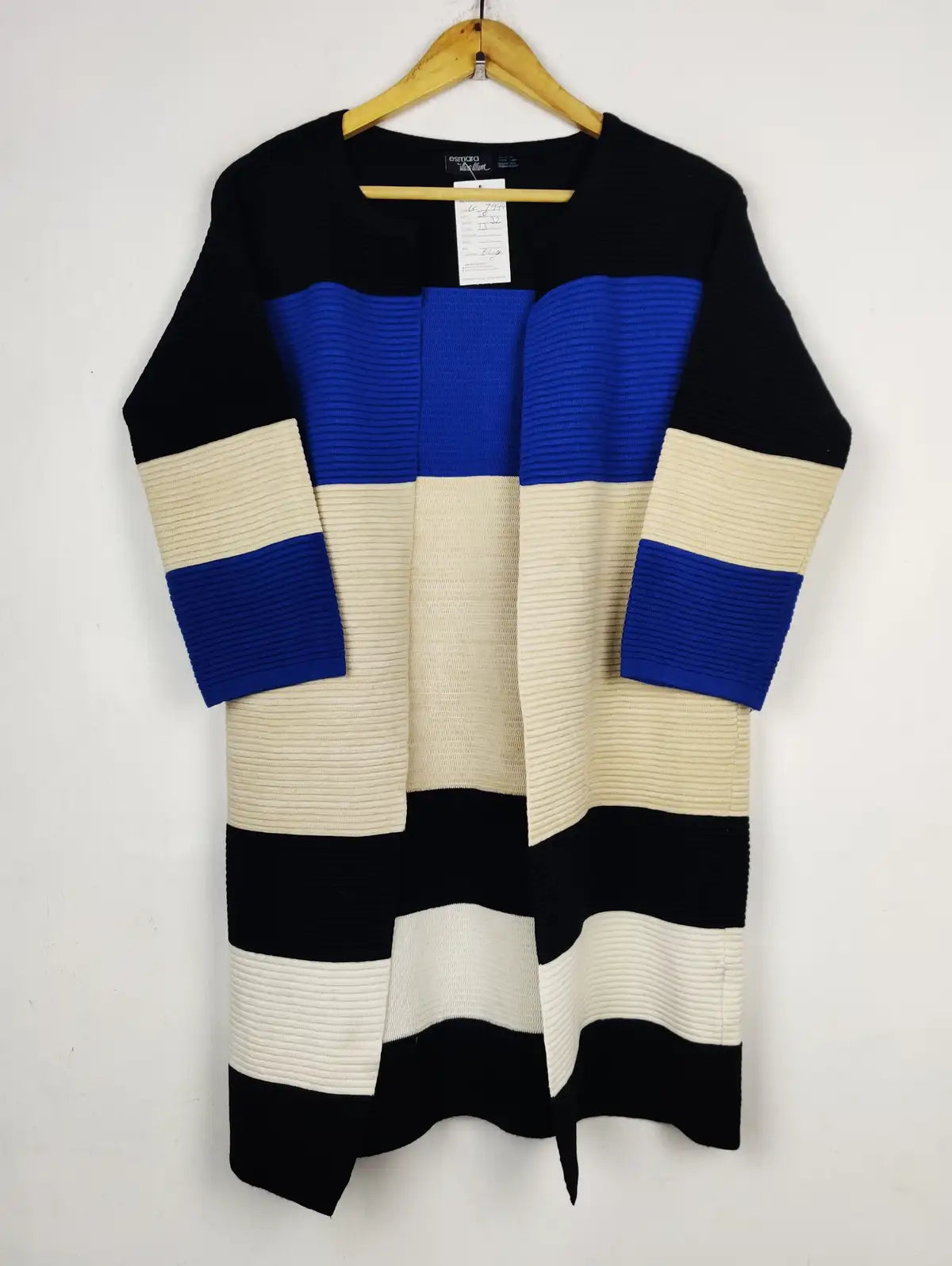 Buy online pre-used pre-loved 100% authentic & Original branded Esmara (LC-7944) available in Pakistan. Top international brands avilable.