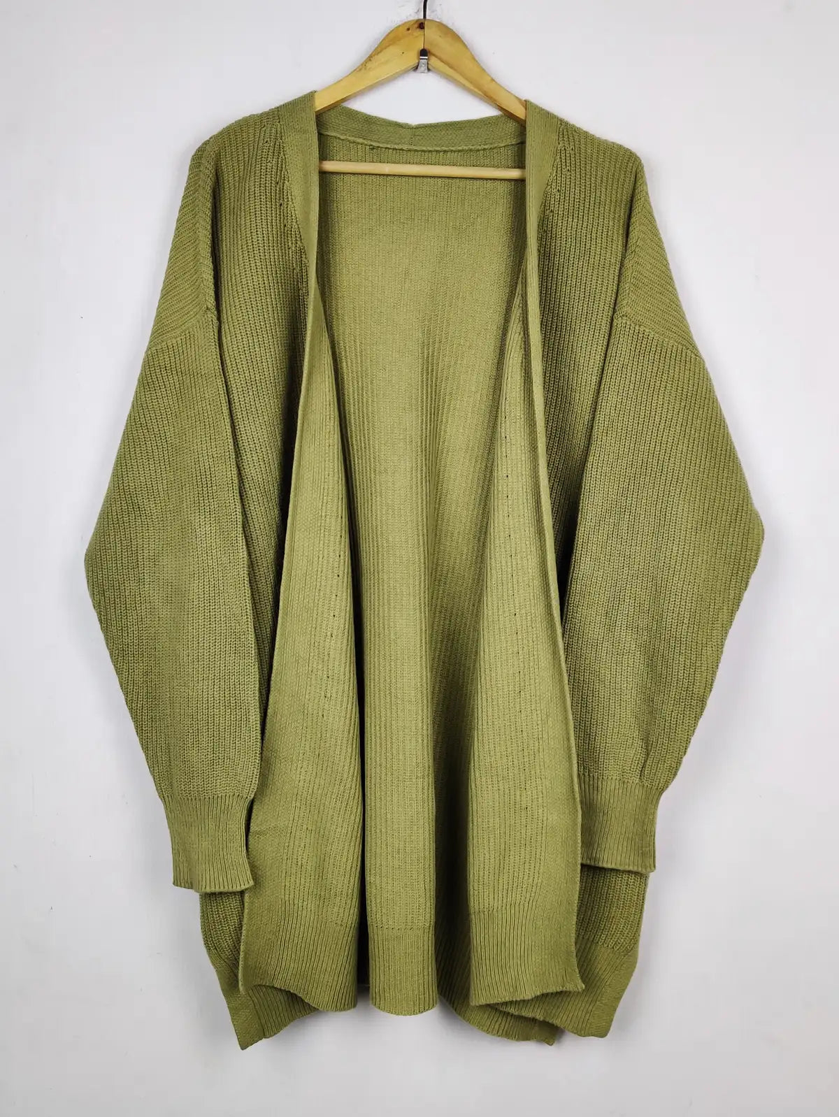 Buy online pre-used pre-loved 100% authentic & Original branded Unknown Brand (LC-7949) available in Pakistan. Top international brands avilable.