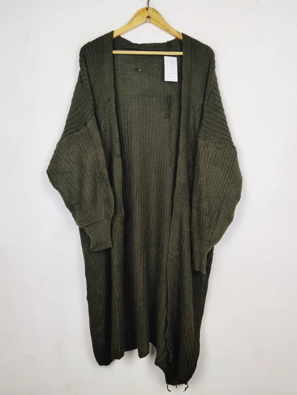 Buy online pre-used pre-loved 100% authentic & Original branded Unknown Brand (LC-7963) available in Pakistan. Top international brands avilable.