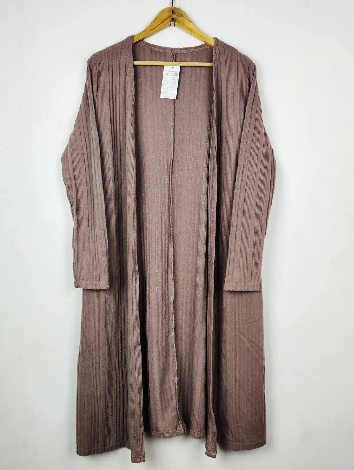 Buy online pre-used pre-loved 100% authentic & Original branded Unknown Brand (LC-7985) available in Pakistan. Top international brands avilable.