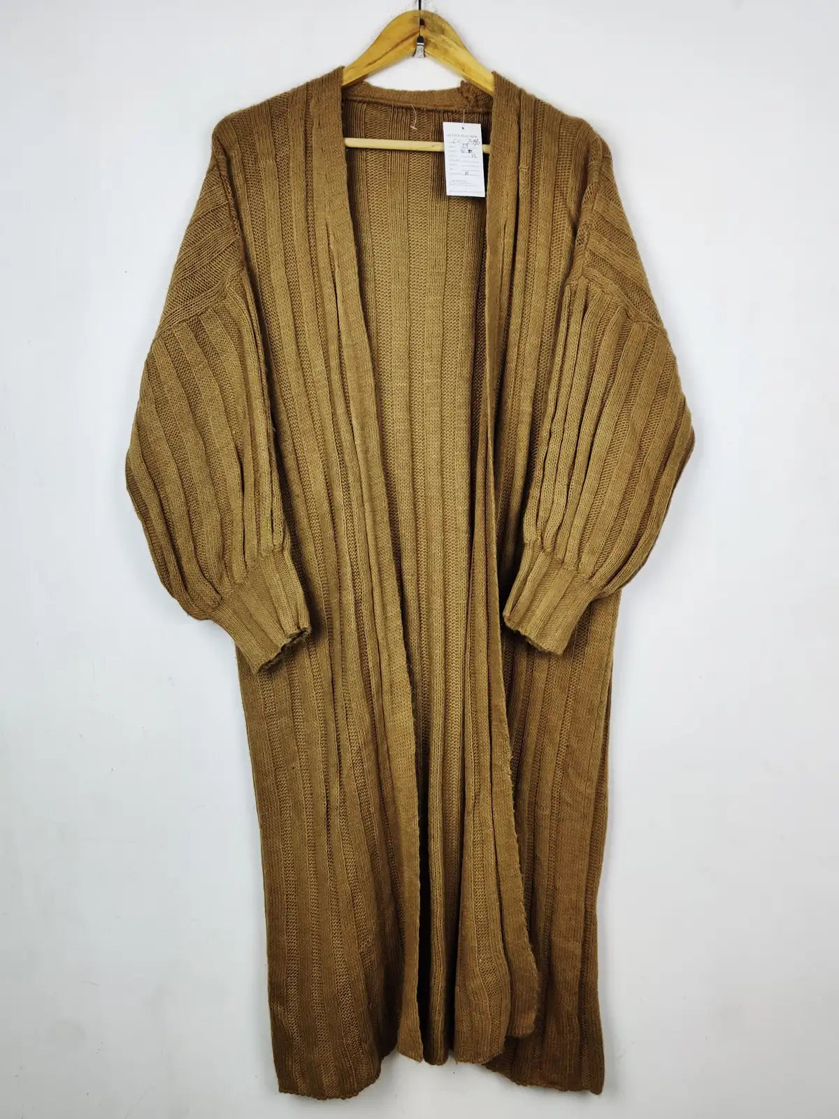 Buy online pre-used pre-loved 100% authentic & Original branded Unknown Brand (LC-7990) available in Pakistan. Top international brands avilable.