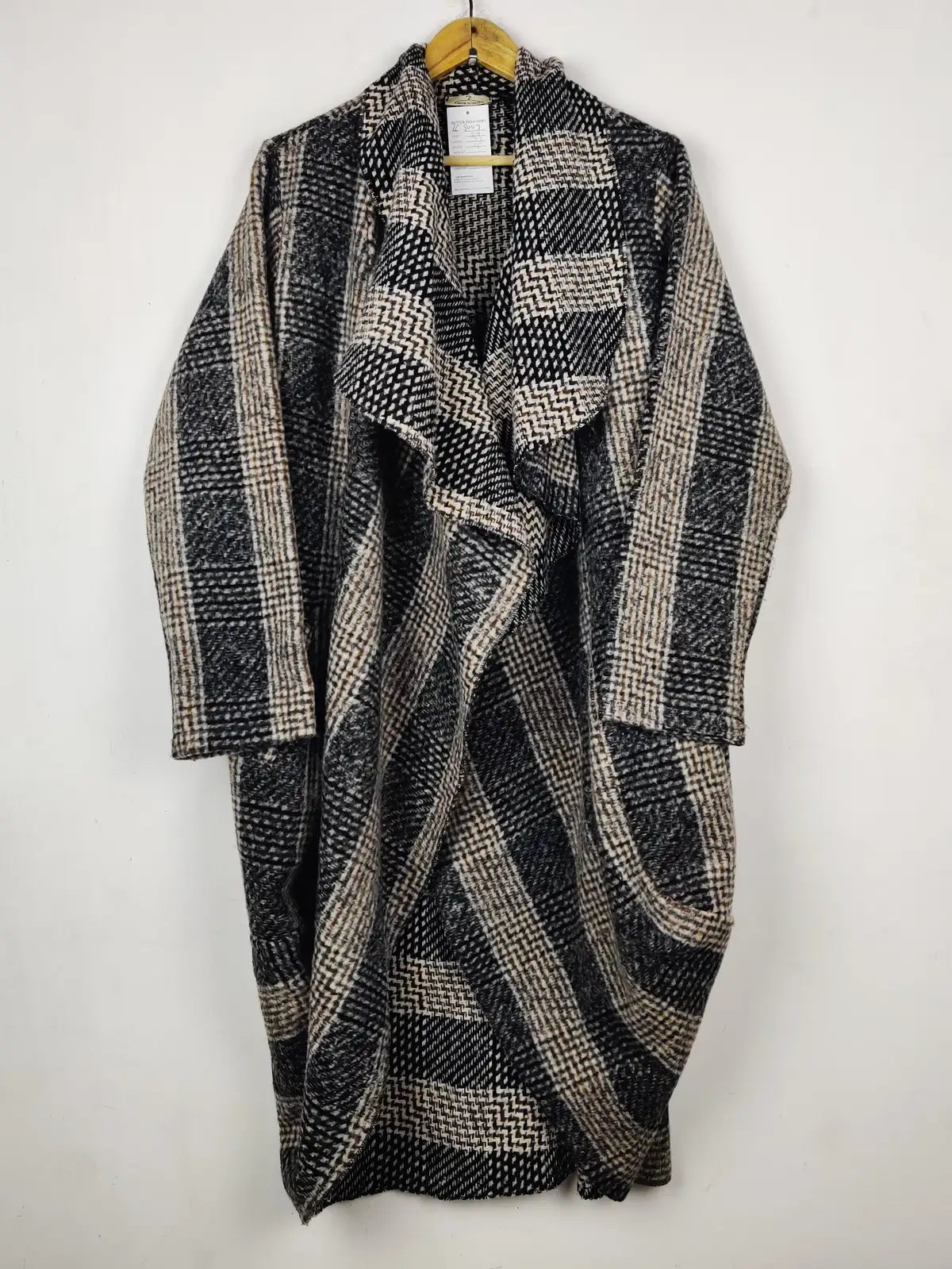 Buy online pre-used pre-loved 100% authentic & Original branded Unknown Brand (LC-8007) available in Pakistan. Top international brands avilable.