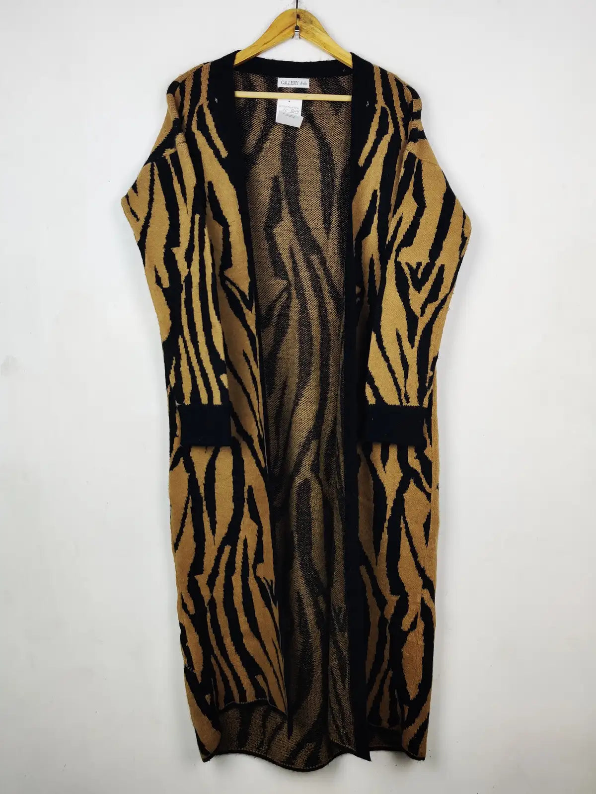 Buy online pre-used pre-loved 100% authentic & Original branded Gallery (LC-8014) available in Pakistan. Top international brands avilable.
