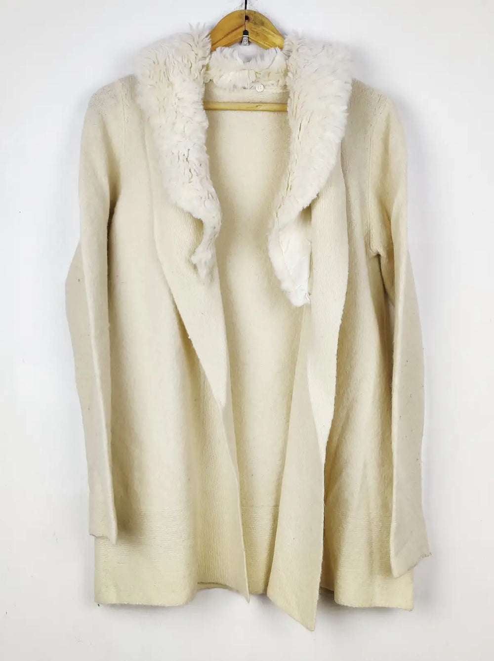 Buy online pre-used pre-loved 100% authentic & Original branded Oasis (LC-8036) available in Pakistan. Top international brands avilable.