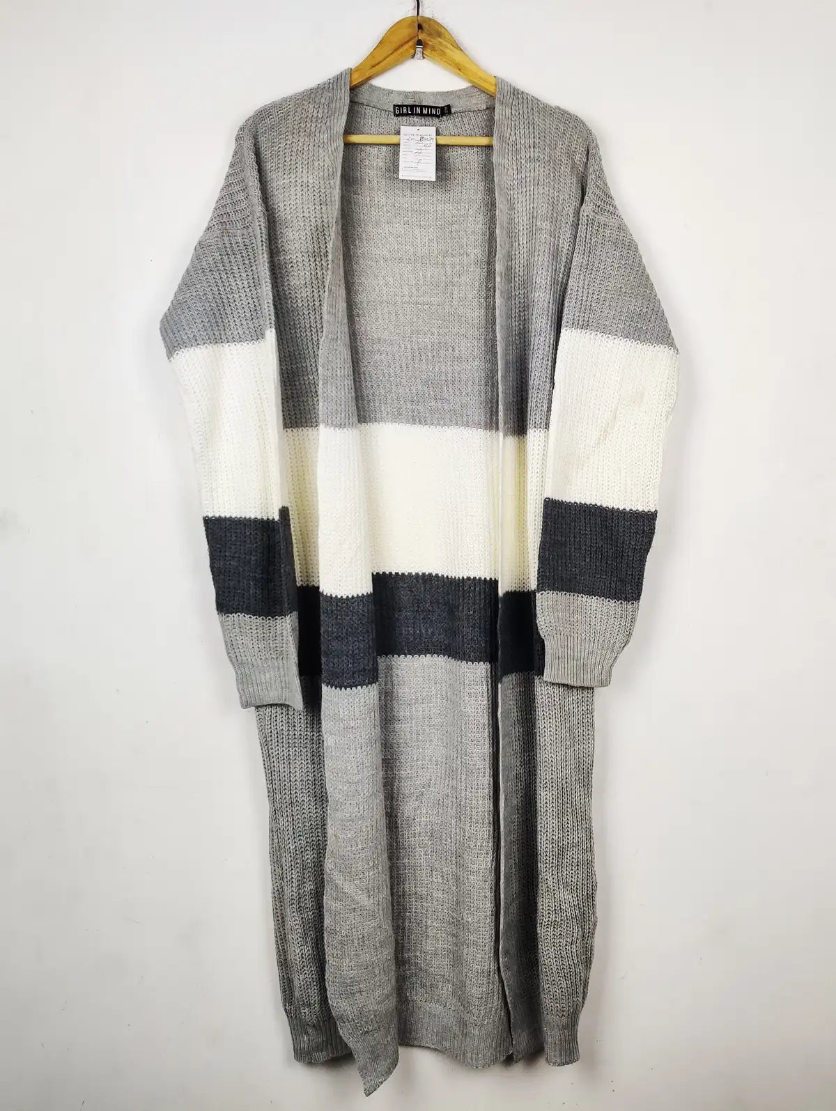 Buy online pre-used pre-loved 100% authentic & Original branded Girl In Mind (LC-8039) available in Pakistan. Top international brands avilable.