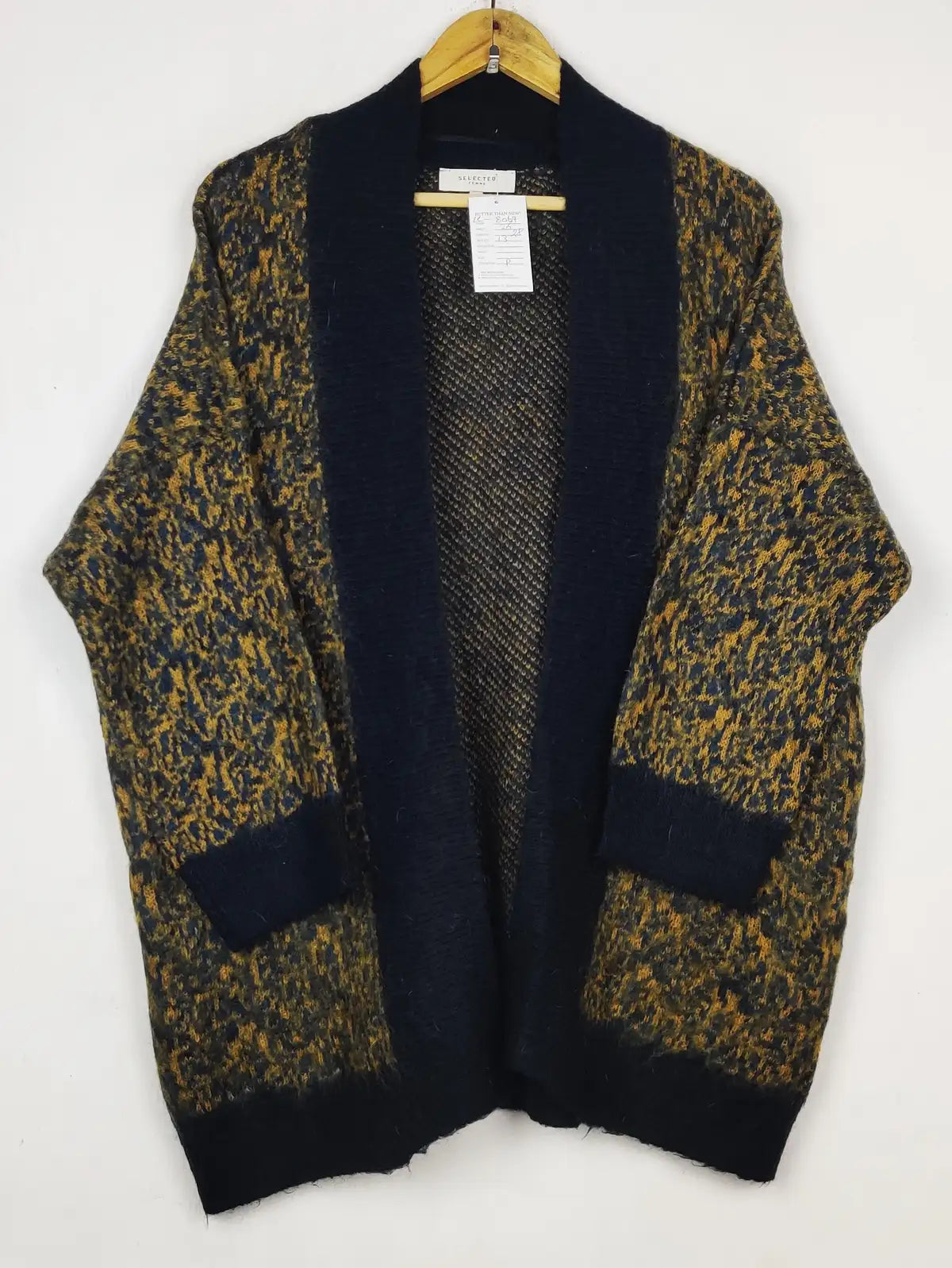 Buy online pre-used pre-loved 100% authentic & Original branded Selected (LC-8067) available in Pakistan. Top international brands avilable.