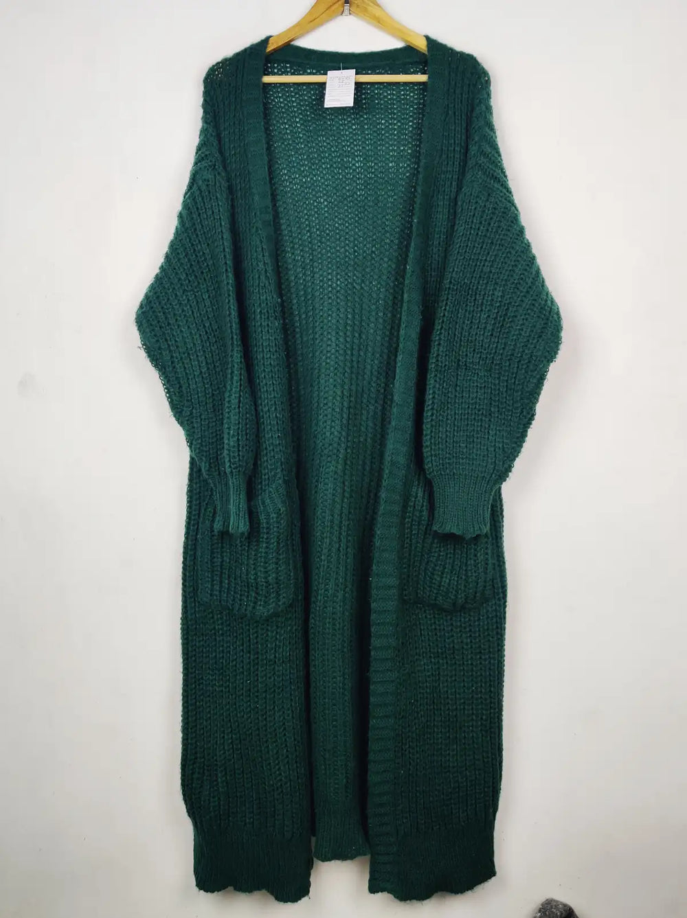 Buy online pre-used pre-loved 100% authentic & Original branded Unknown Brand (LC-8082) available in Pakistan. Top international brands avilable.
