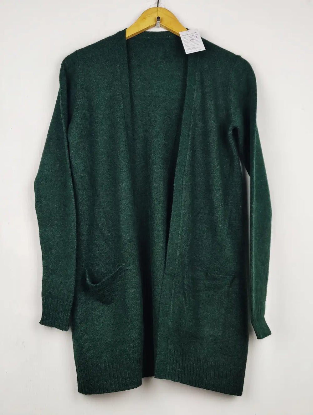 Buy online pre-used pre-loved 100% authentic & Original branded Unknown Brand (LC-8104) available in Pakistan. Top international brands avilable.