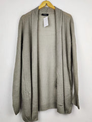 Buy online pre-used pre-loved 100% authentic & Original branded Bershka (LC-8112) available in Pakistan. Top international brands avilable.