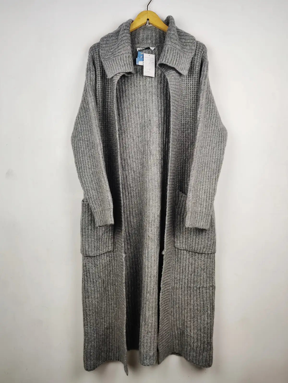 Buy online pre-used pre-loved 100% authentic & Original branded Zara (LC-8129) available in Pakistan. Top international brands avilable.