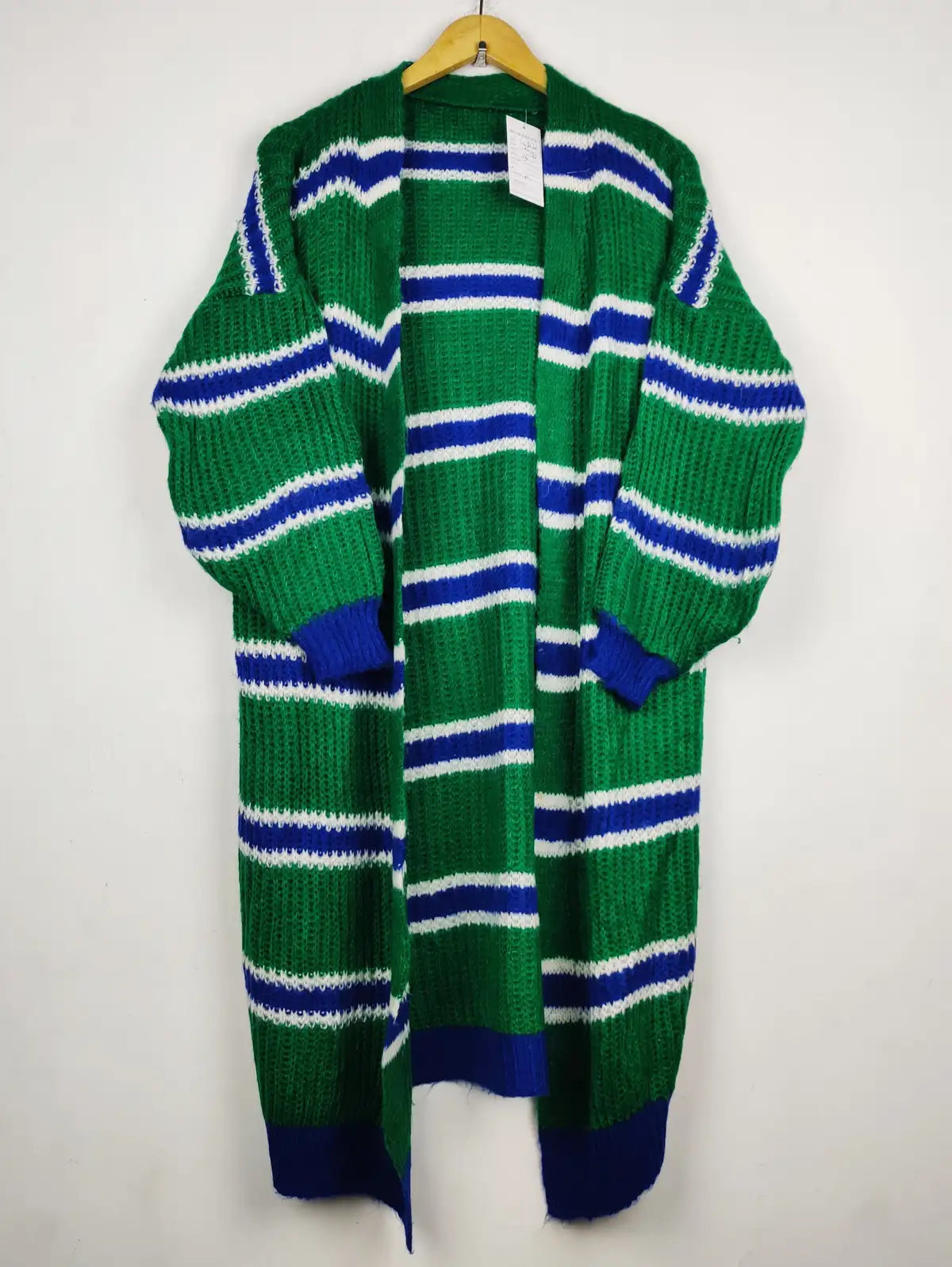 Buy online pre-used pre-loved 100% authentic & Original branded Unknown Brand (LC-8131) available in Pakistan. Top international brands avilable.