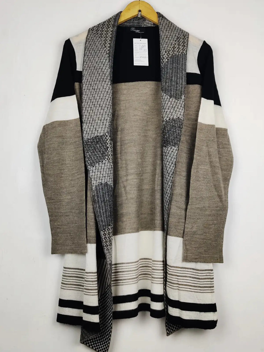 Buy online pre-used pre-loved 100% authentic & Original branded Pewggi (LC-8134) available in Pakistan. Top international brands avilable.