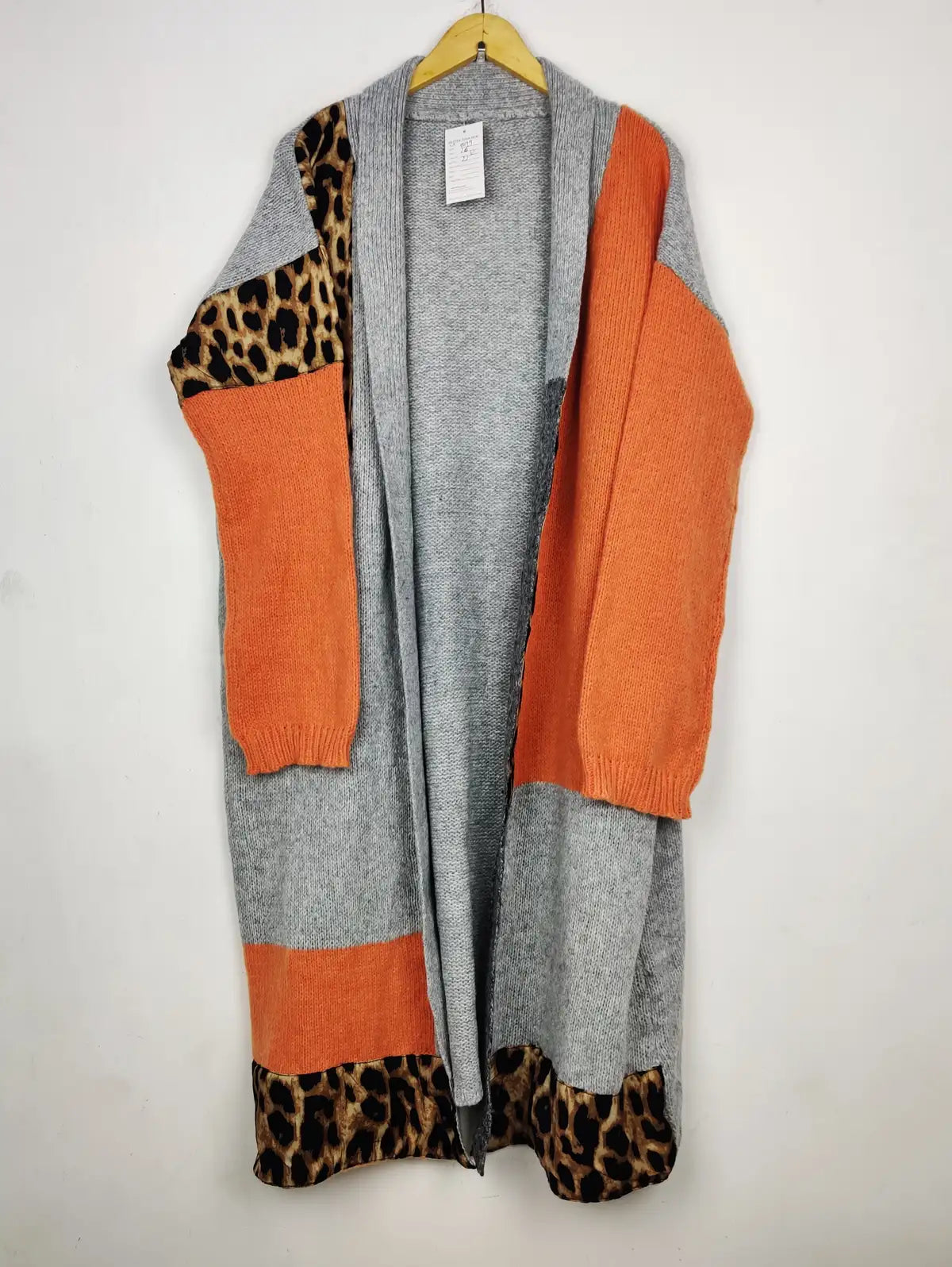 Buy online pre-used pre-loved 100% authentic & Original branded Unknown Brand (LC-8149) available in Pakistan. Top international brands avilable.