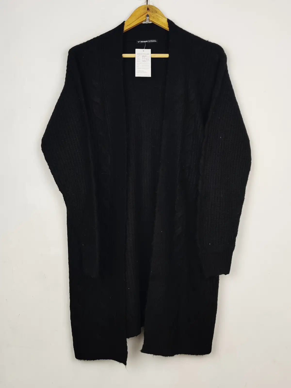 Buy online pre-used pre-loved 100% authentic & Original branded Threadbare (LC-8151) available in Pakistan. Top international brands avilable.
