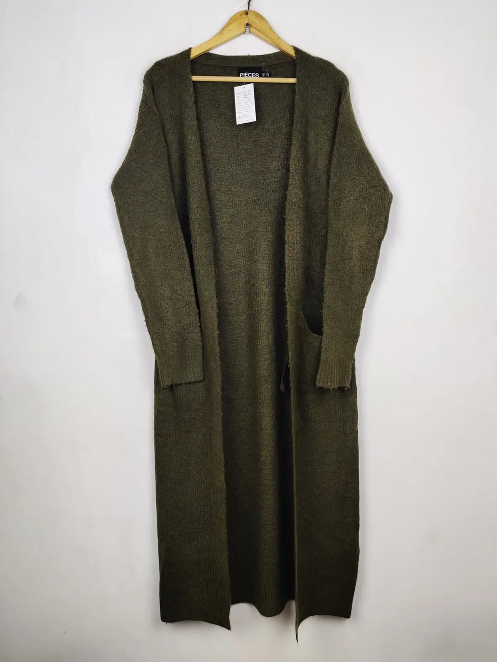 Buy online pre-used pre-loved 100% authentic & Original branded Pieces (LC-8158) available in Pakistan. Top international brands avilable.
