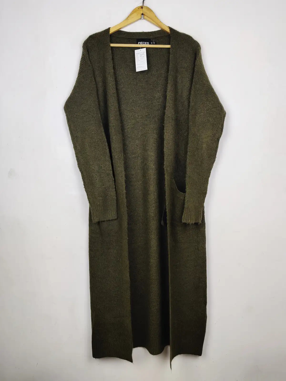 Buy online pre-used pre-loved 100% authentic & Original branded Pieces (LC-8158) available in Pakistan. Top international brands avilable.