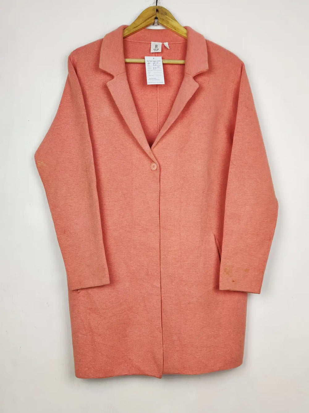 Buy online pre-used pre-loved 100% authentic & Original branded Knitted (LC-8171) available in Pakistan. Top international brands avilable.