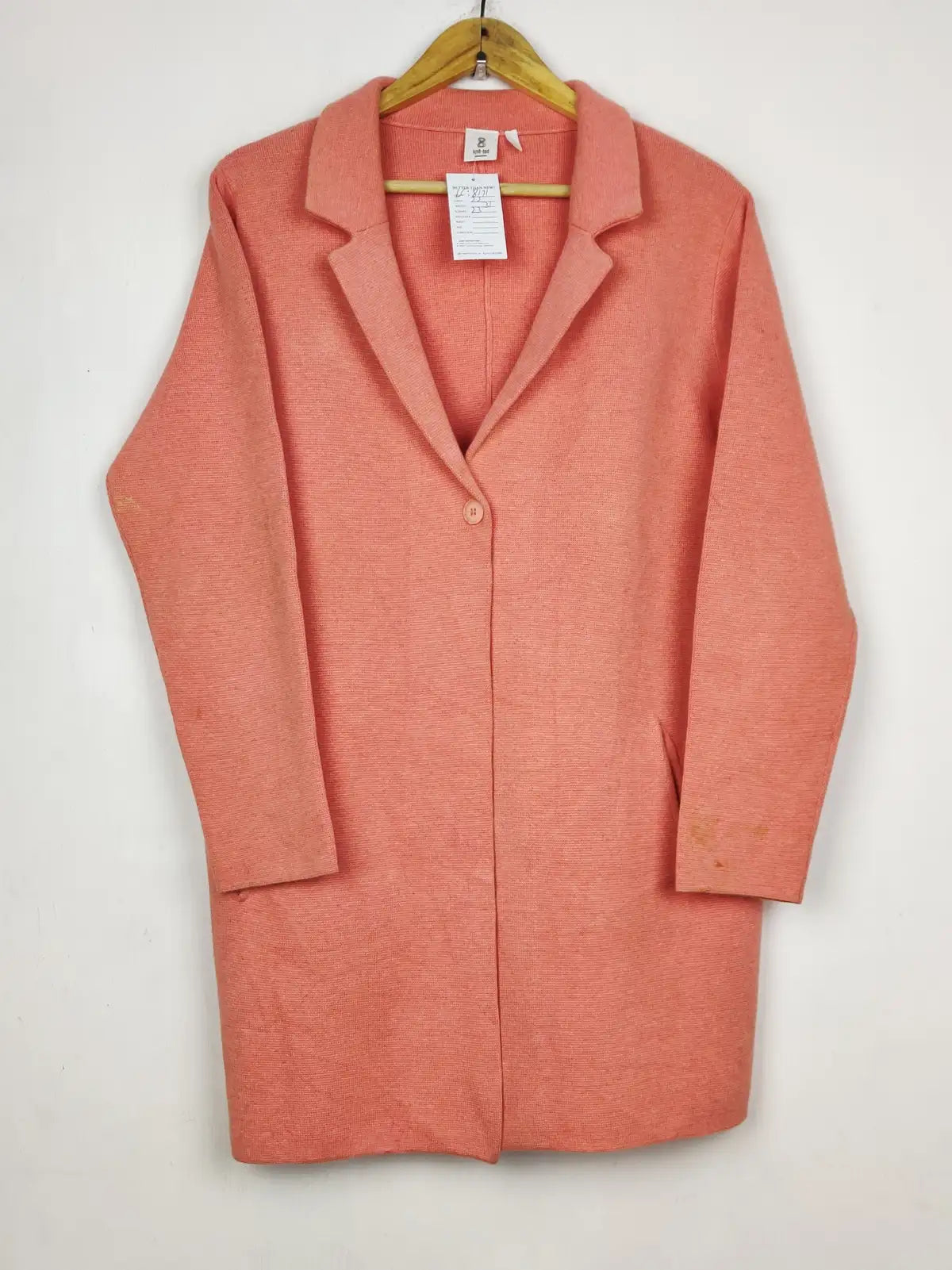 Buy online pre-used pre-loved 100% authentic & Original branded Knitted (LC-8171) available in Pakistan. Top international brands avilable.