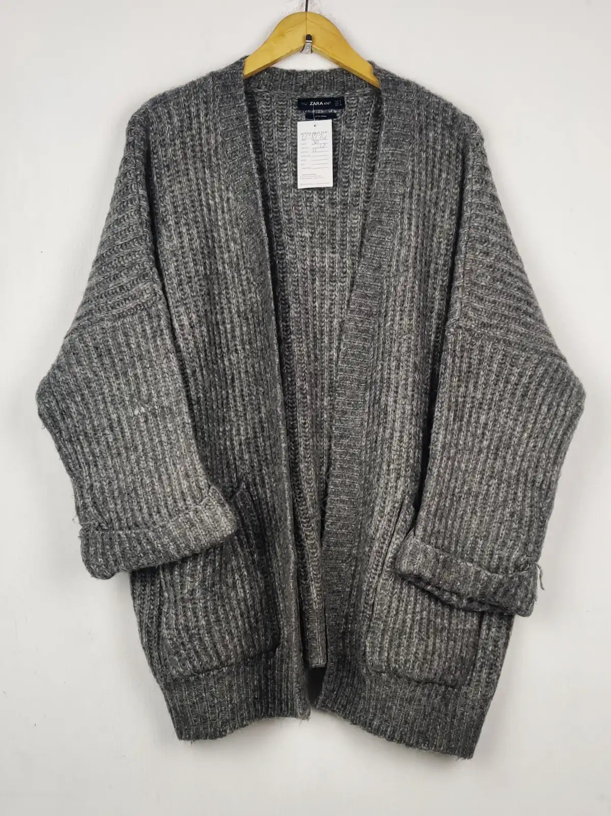 Buy online pre-used pre-loved 100% authentic & Original branded Zara (LC-8174) available in Pakistan. Top international brands avilable.