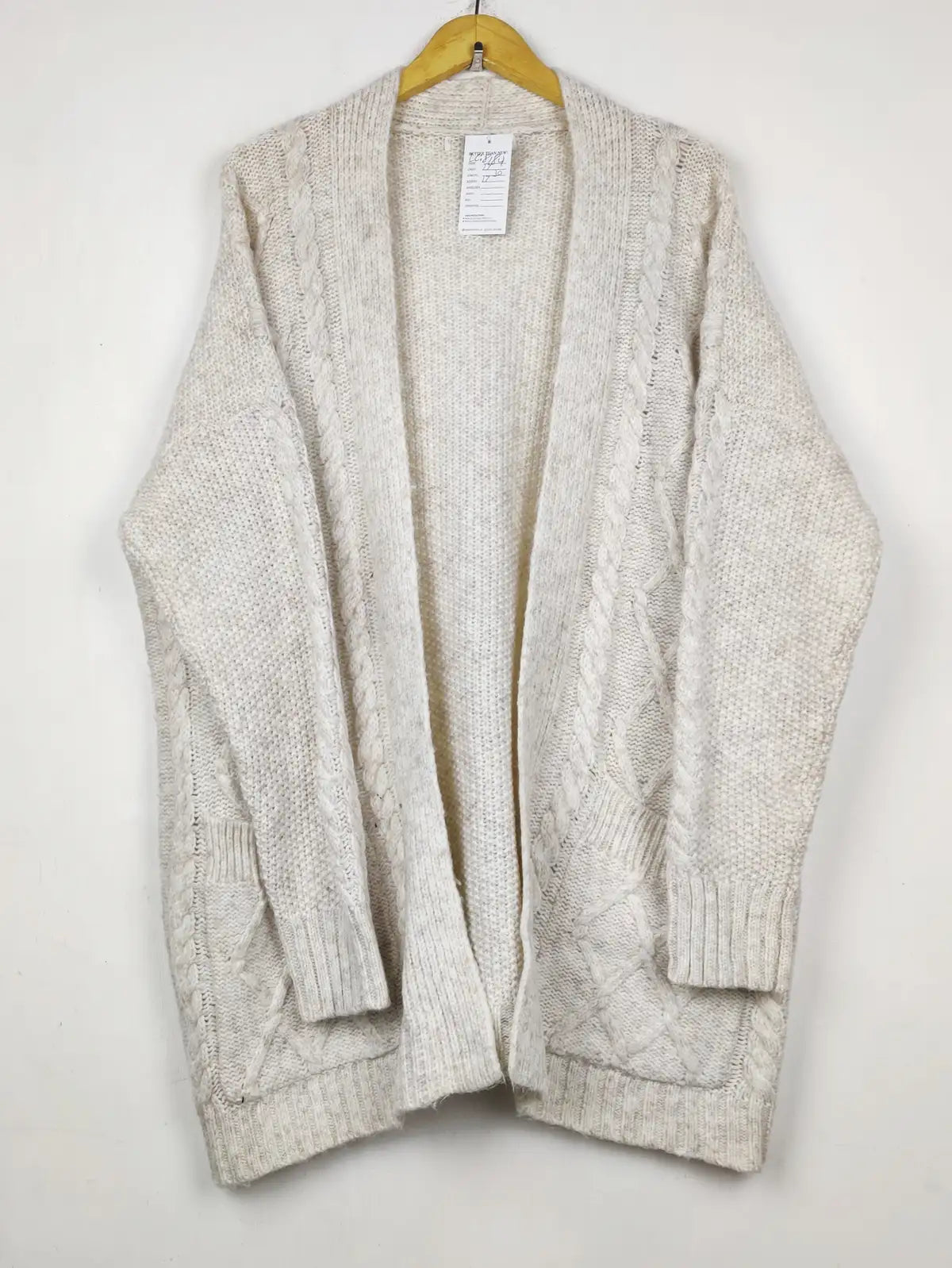 Buy online pre-used pre-loved 100% authentic & Original branded Unknown Brand (LC-8184) available in Pakistan. Top international brands avilable.