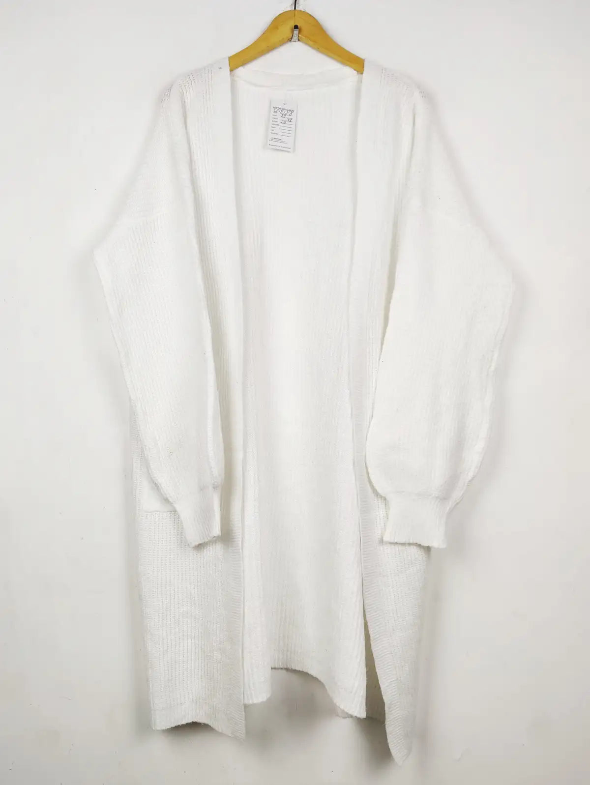 Buy online pre-used pre-loved 100% authentic & Original branded Unknown Brand (LC-8188) available in Pakistan. Top international brands avilable.