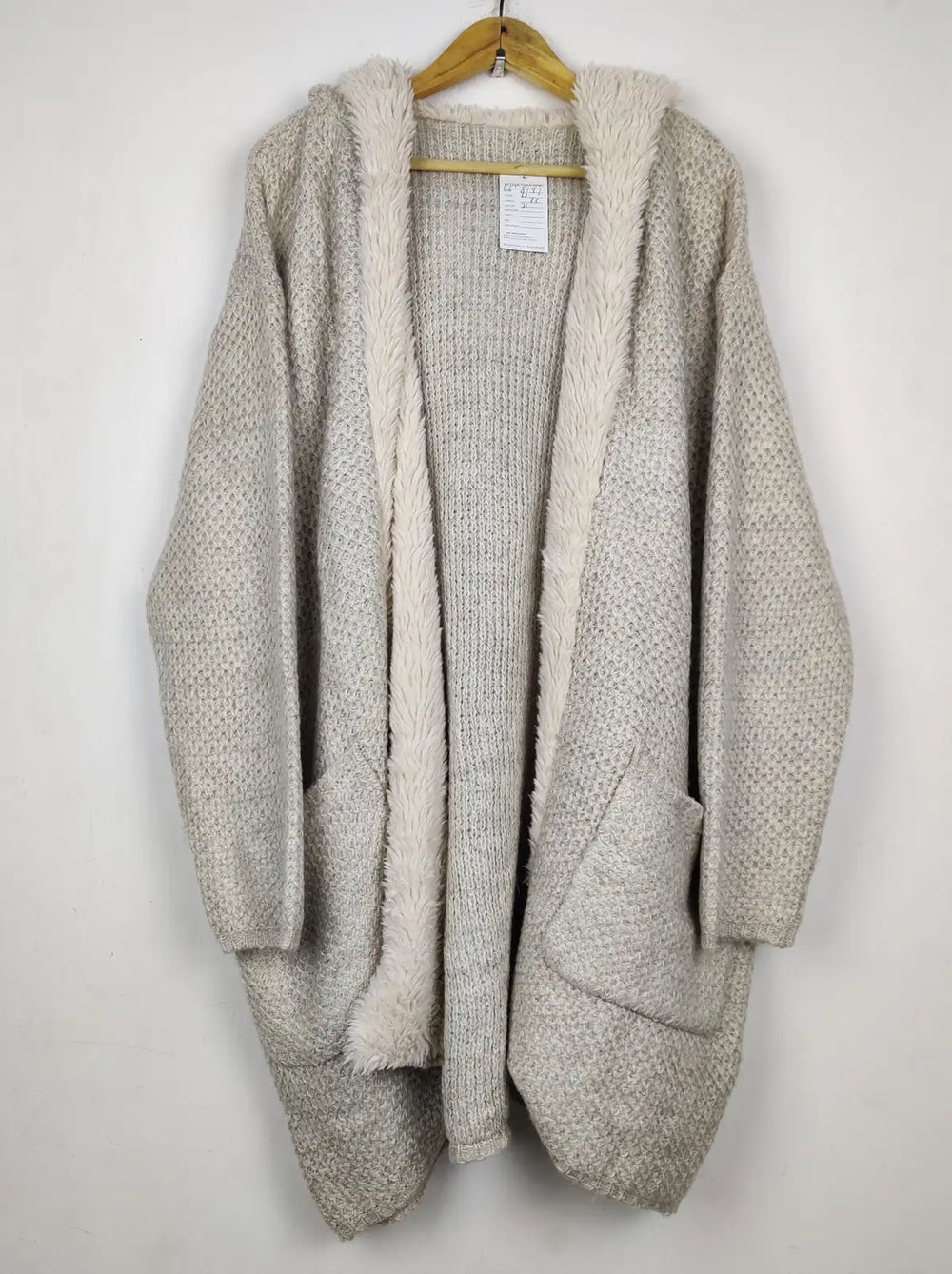 Buy online pre-used pre-loved 100% authentic & Original branded Atmosphere (LC-8196) available in Pakistan. Top international brands avilable.