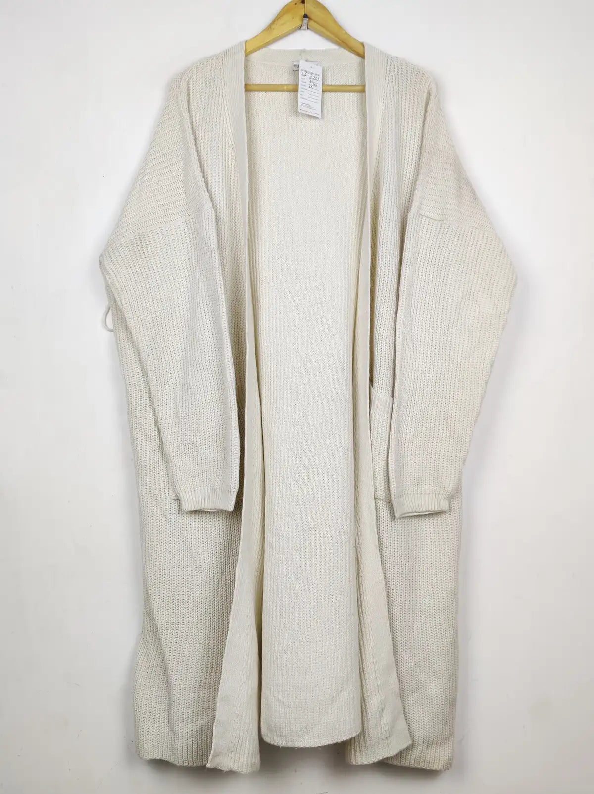 Buy online pre-used pre-loved 100% authentic & Original branded Pretty Lavish (LC-8201) available in Pakistan. Top international brands avilable.
