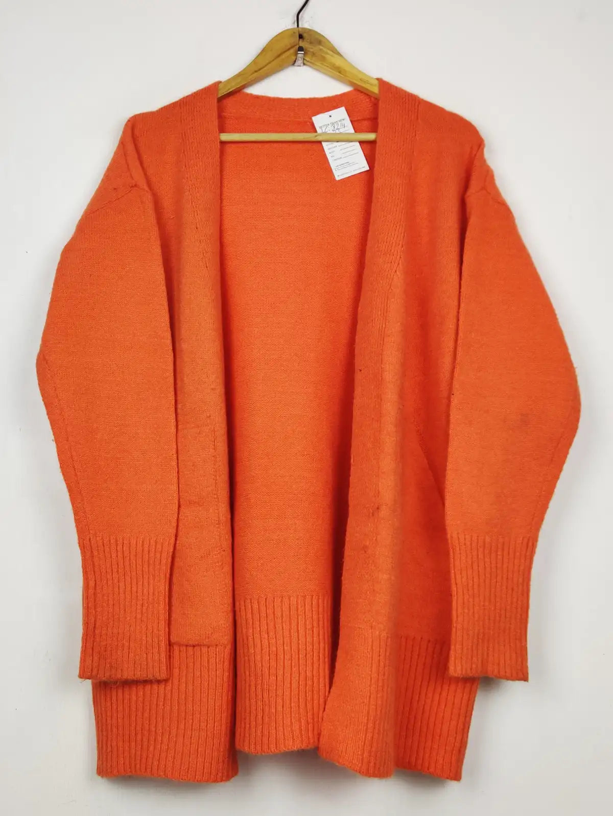Buy online pre-used pre-loved 100% authentic & Original branded Unknown Brand (LC-8214) available in Pakistan. Top international brands avilable.