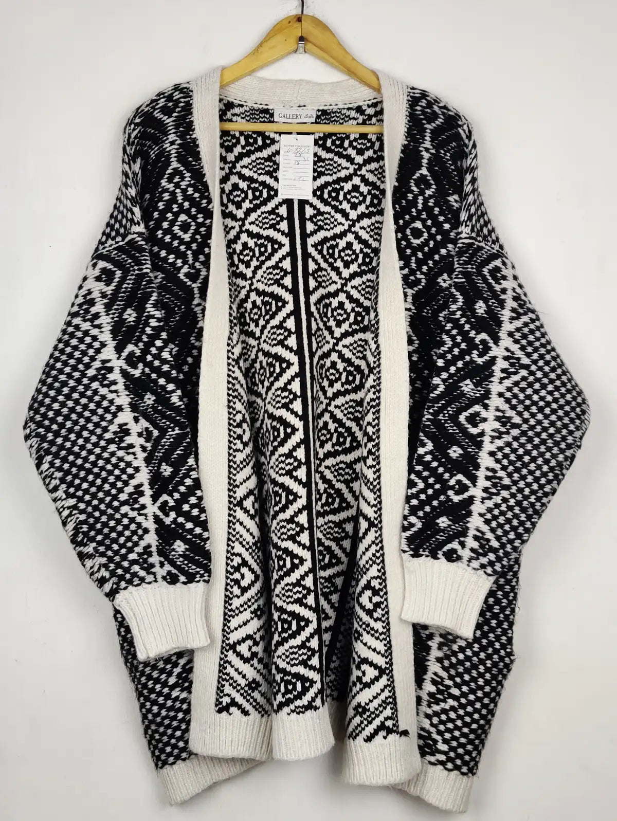 Buy online pre-used pre-loved 100% authentic & Original branded Gallery (LC-8263) available in Pakistan. Top international brands avilable.