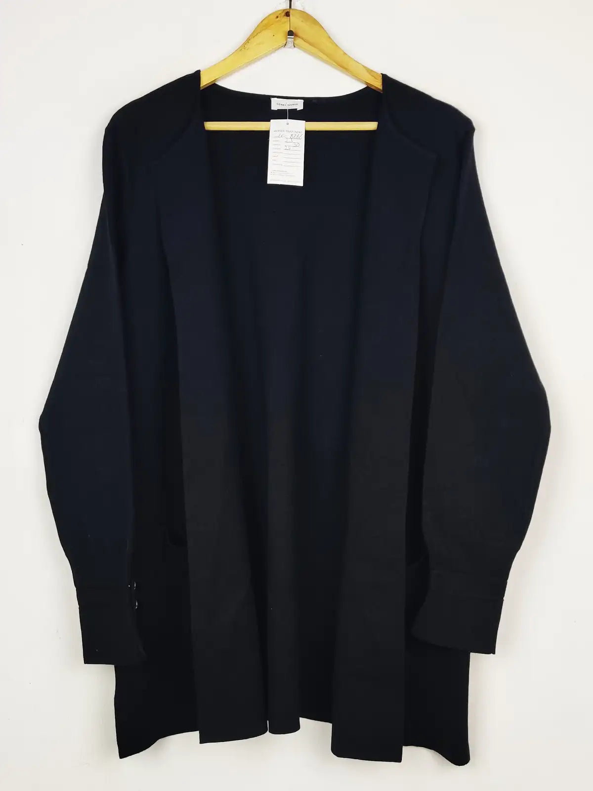 Buy online pre-used pre-loved 100% authentic & Original branded Unknown Brand (LC-8285) available in Pakistan. Top international brands avilable.