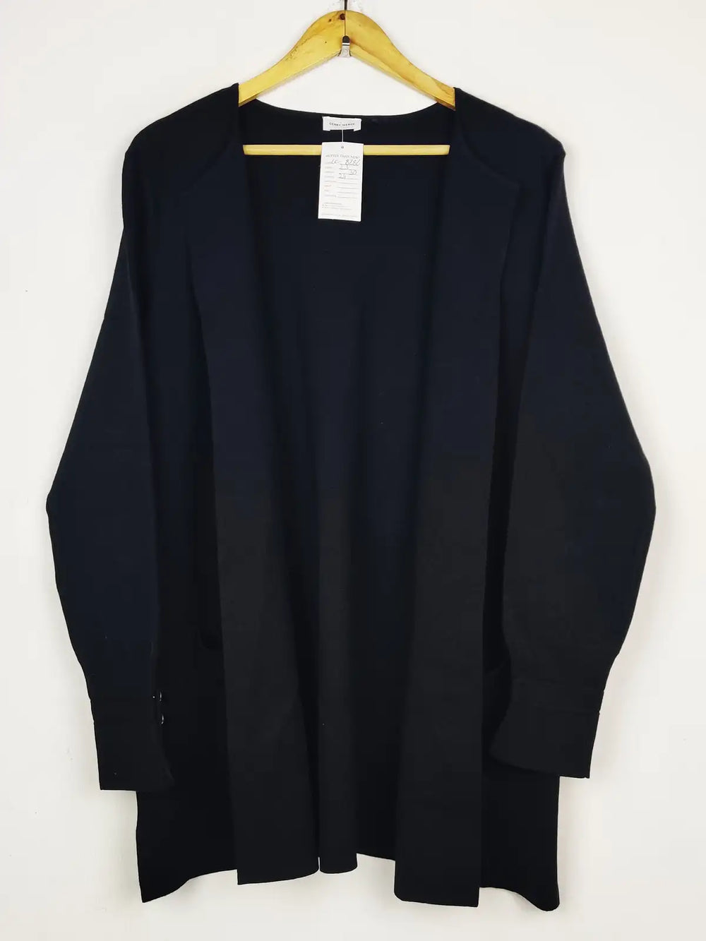 Buy online pre-used pre-loved 100% authentic & Original branded Unknown Brand (LC-8285) available in Pakistan. Top international brands avilable.