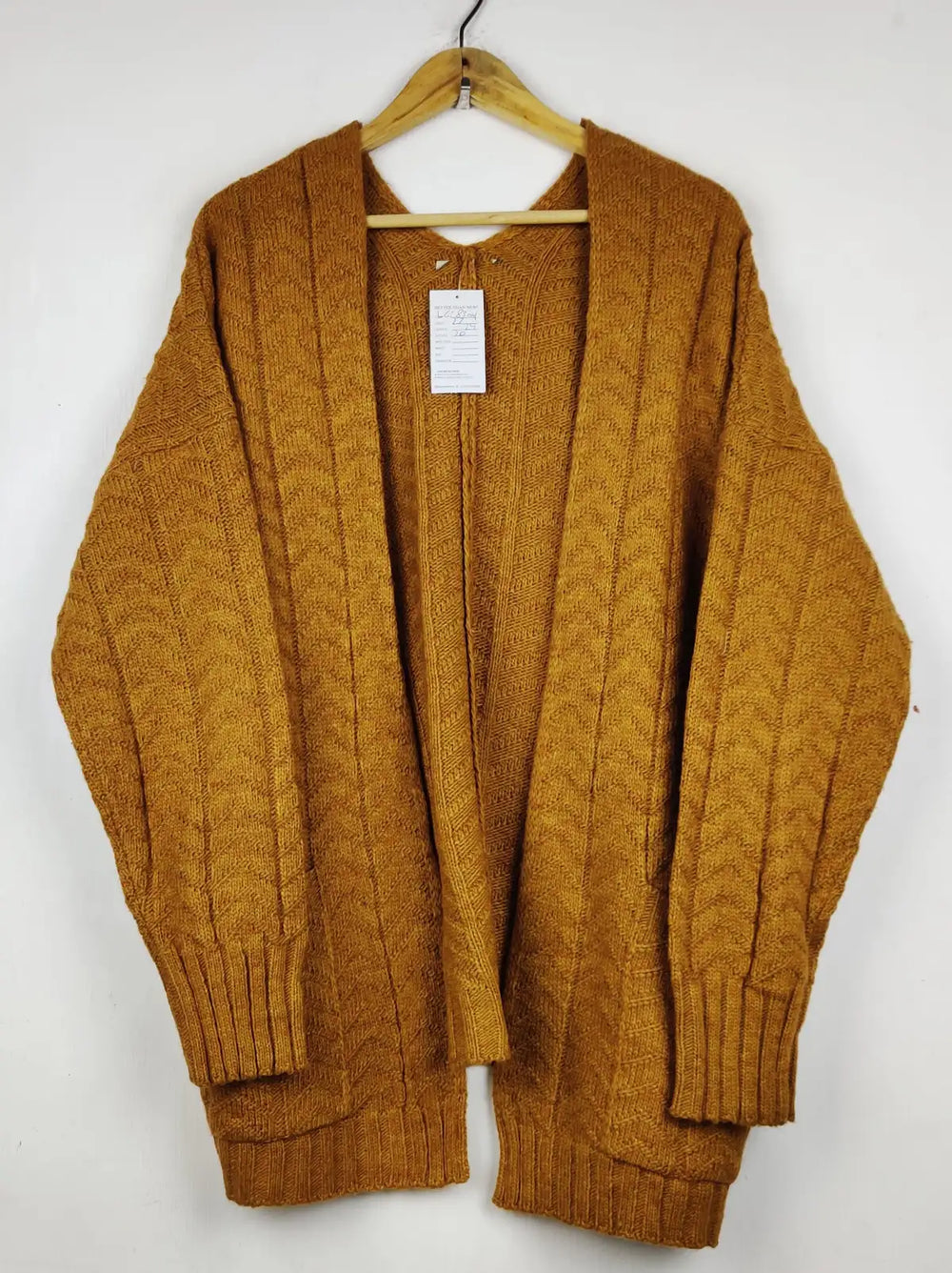 Buy online pre-used pre-loved 100% authentic & Original branded Unknown Brand (LC-8304) available in Pakistan. Top international brands avilable.