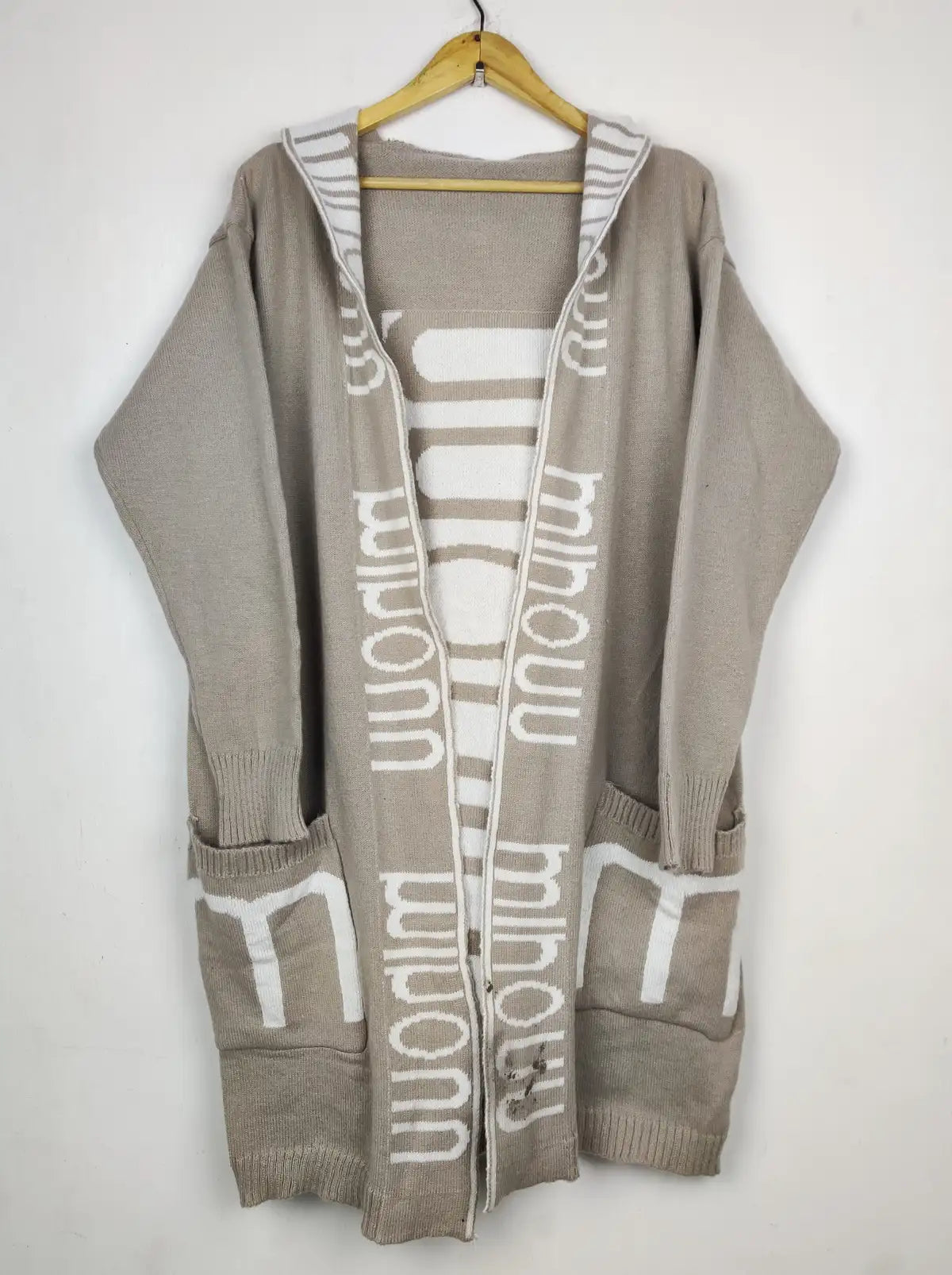Buy online pre-used pre-loved 100% authentic & Original branded Unknown Brand (LC-8311) available in Pakistan. Top international brands avilable.