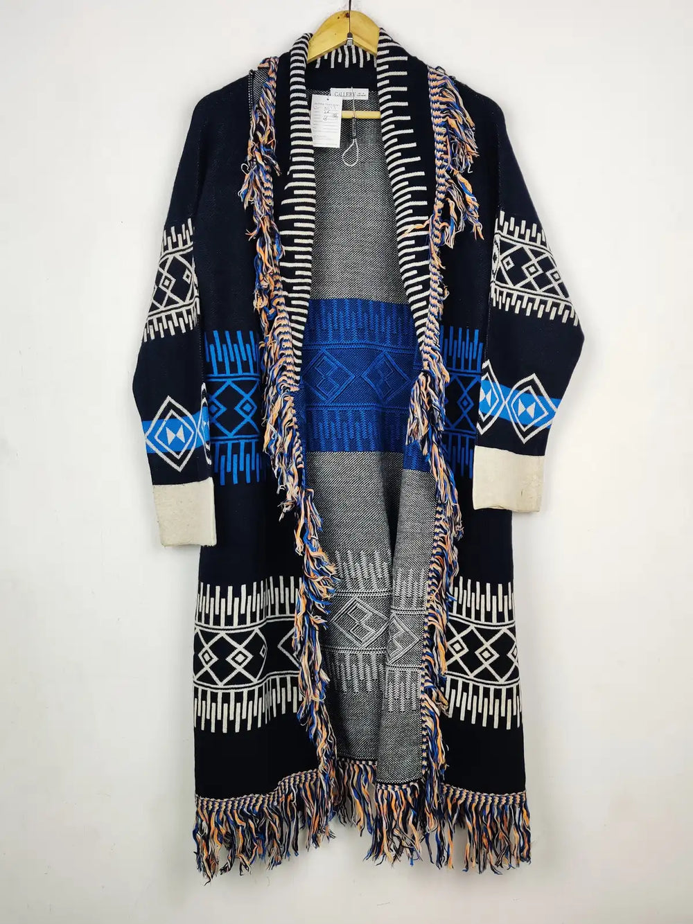 Buy online pre-used pre-loved 100% authentic & Original branded Gallery (LC-8577) available in Pakistan. Top international brands avilable.