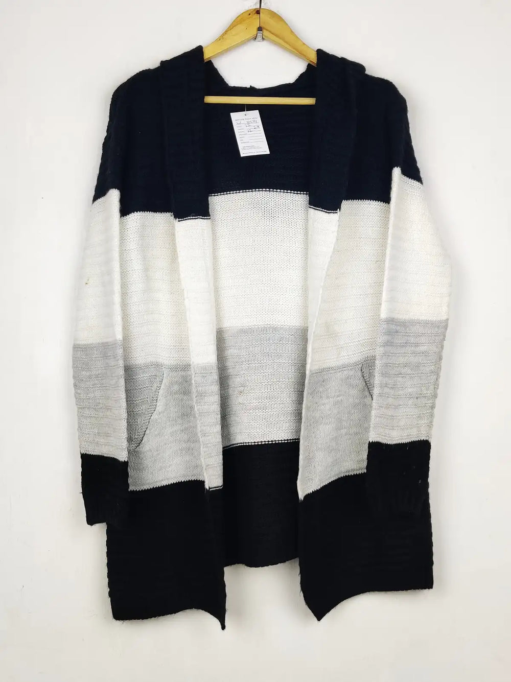 Buy online pre-used pre-loved 100% authentic & Original branded Unknown Brand (LC-8579) available in Pakistan. Top international brands avilable.