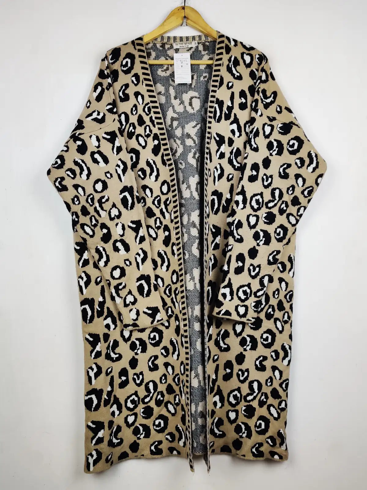 Buy online pre-used pre-loved 100% authentic & Original branded In The Style (LC-8597) available in Pakistan. Top international brands avilable.