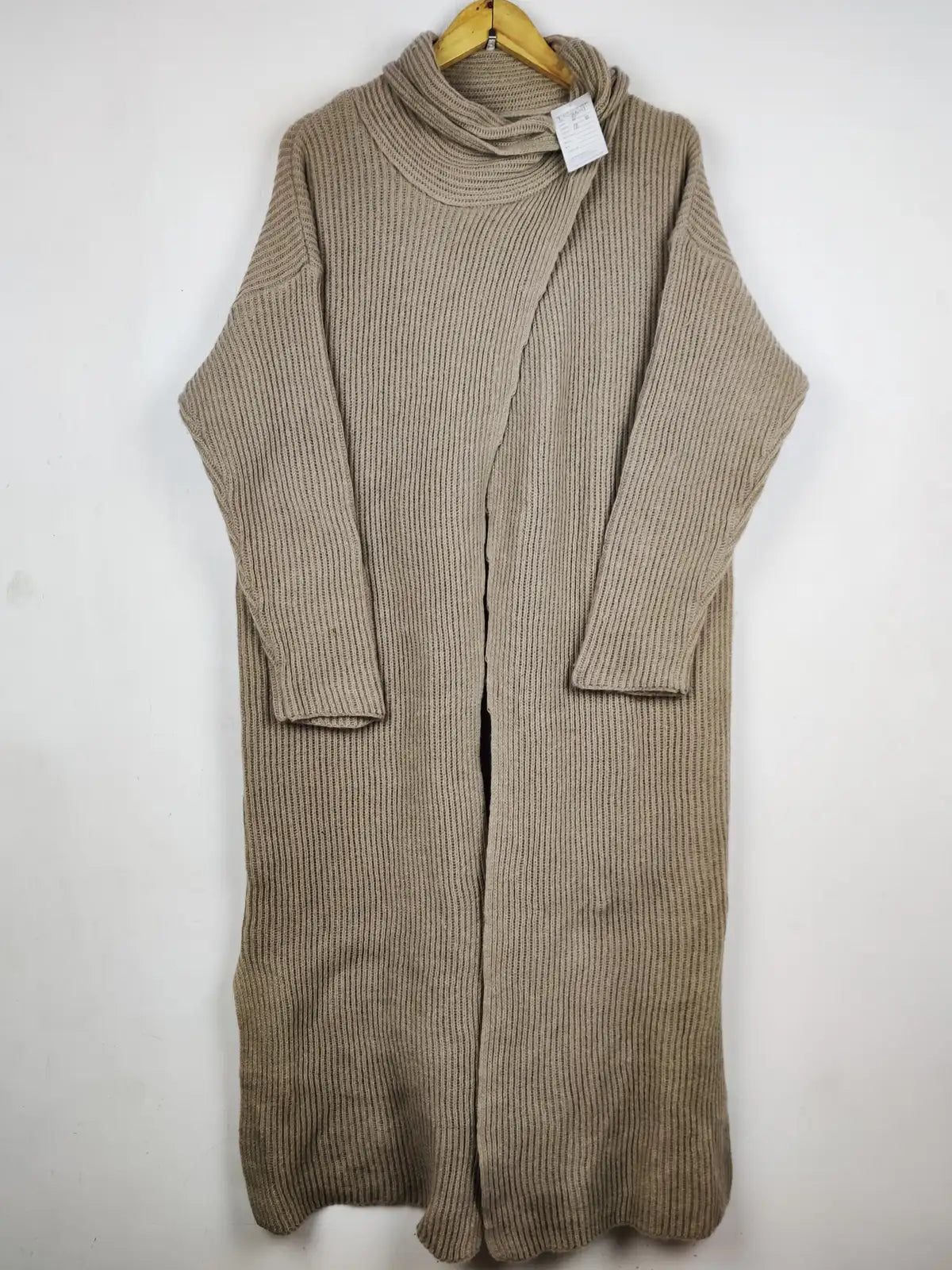 Buy online pre-used pre-loved 100% authentic & Original branded Unknown Brand (LC-8601) available in Pakistan. Top international brands avilable.
