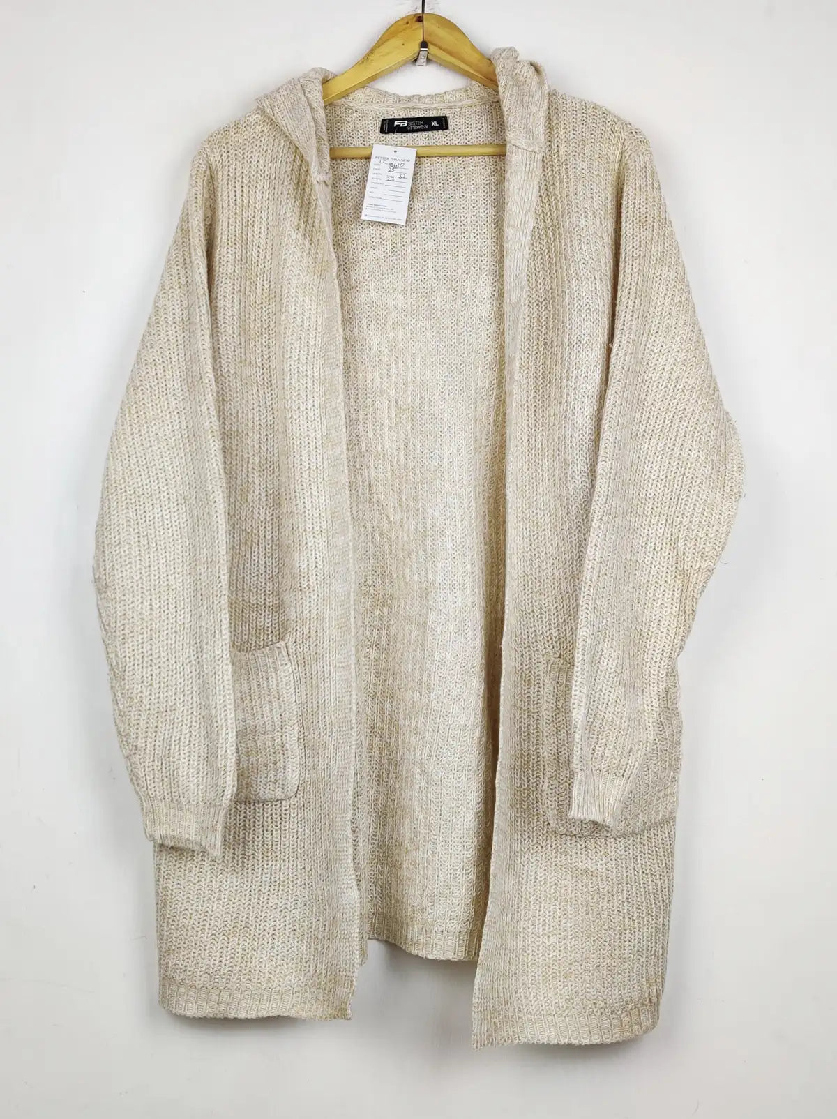 Buy online pre-used pre-loved 100% authentic & Original branded Sister Knitwear (LC-8610) available in Pakistan. Top international brands avilable.
