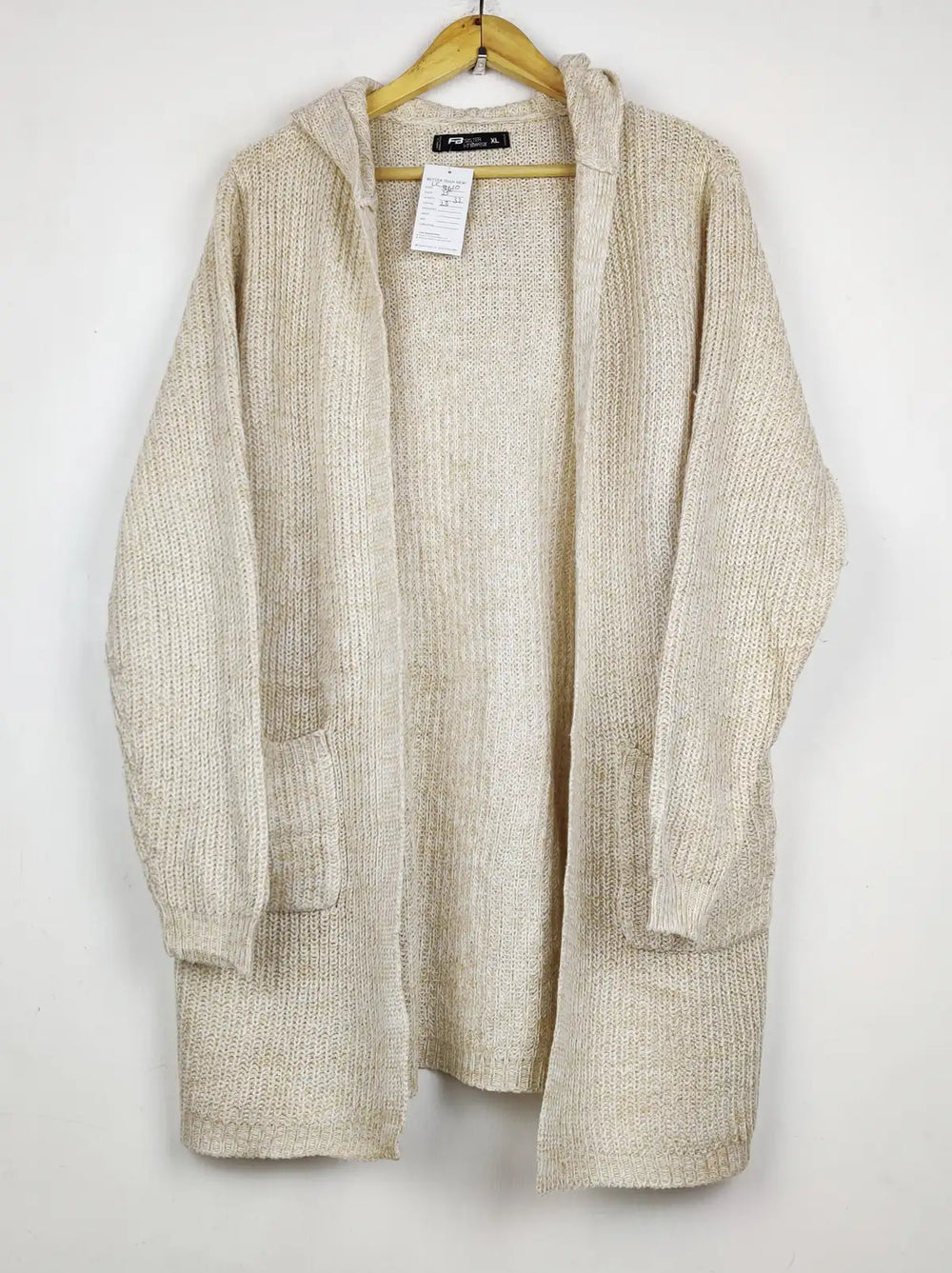 Buy online pre-used pre-loved 100% authentic & Original branded Sister Knitwear (LC-8610) available in Pakistan. Top international brands avilable.