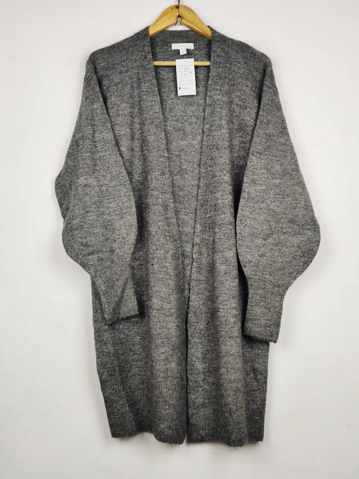 Buy online pre-used pre-loved 100% authentic & Original branded H&M (LC-8614) available in Pakistan. Top international brands avilable.