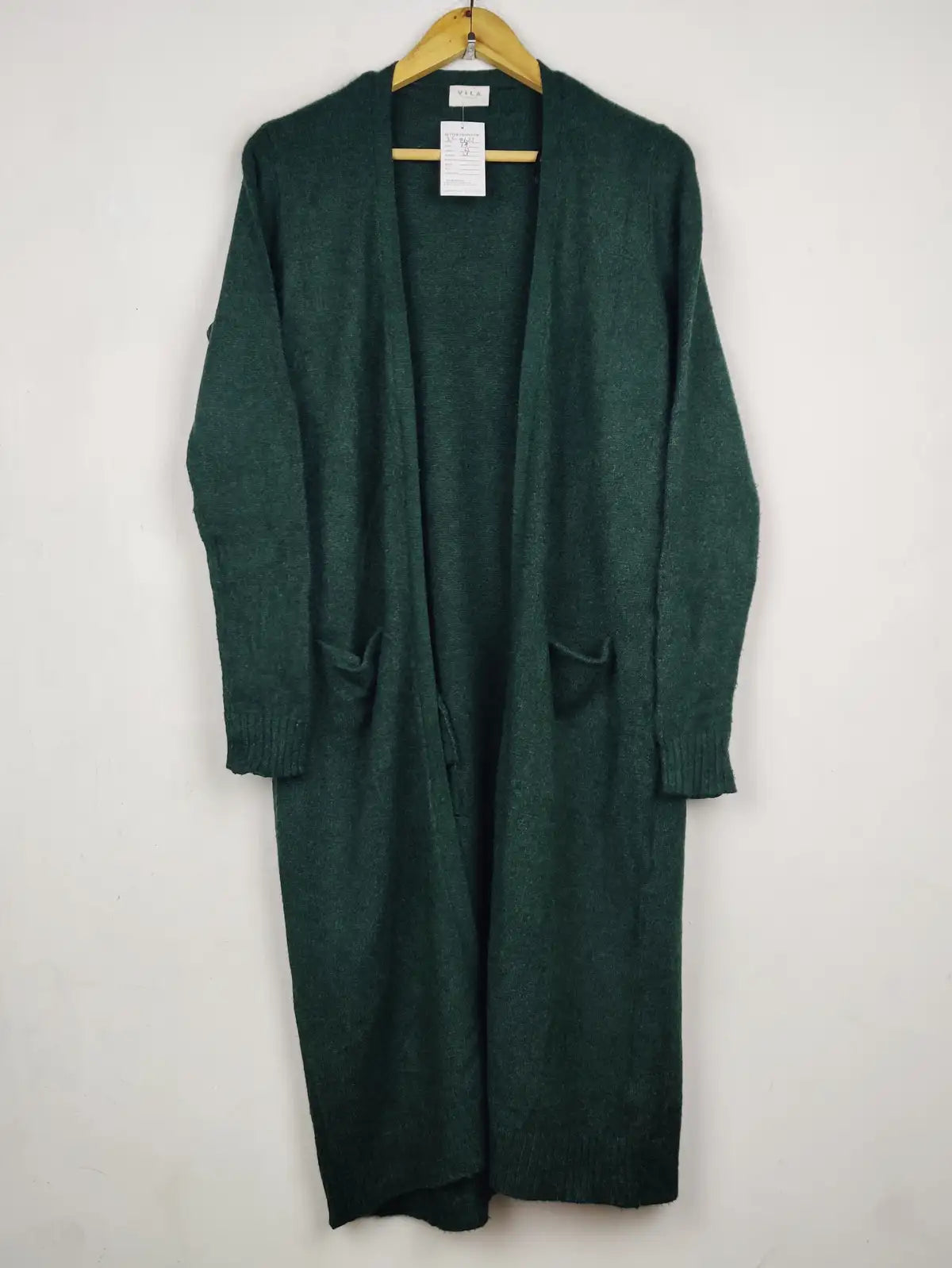 Buy online pre-used pre-loved 100% authentic & Original branded Vila (LC-8621) available in Pakistan. Top international brands avilable.