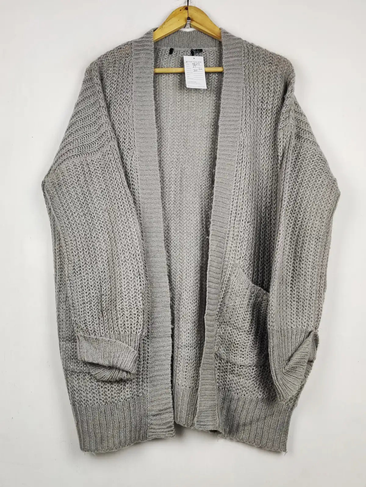 Buy online pre-used pre-loved 100% authentic & Original branded Unknown Brand (LC-8629) available in Pakistan. Top international brands avilable.