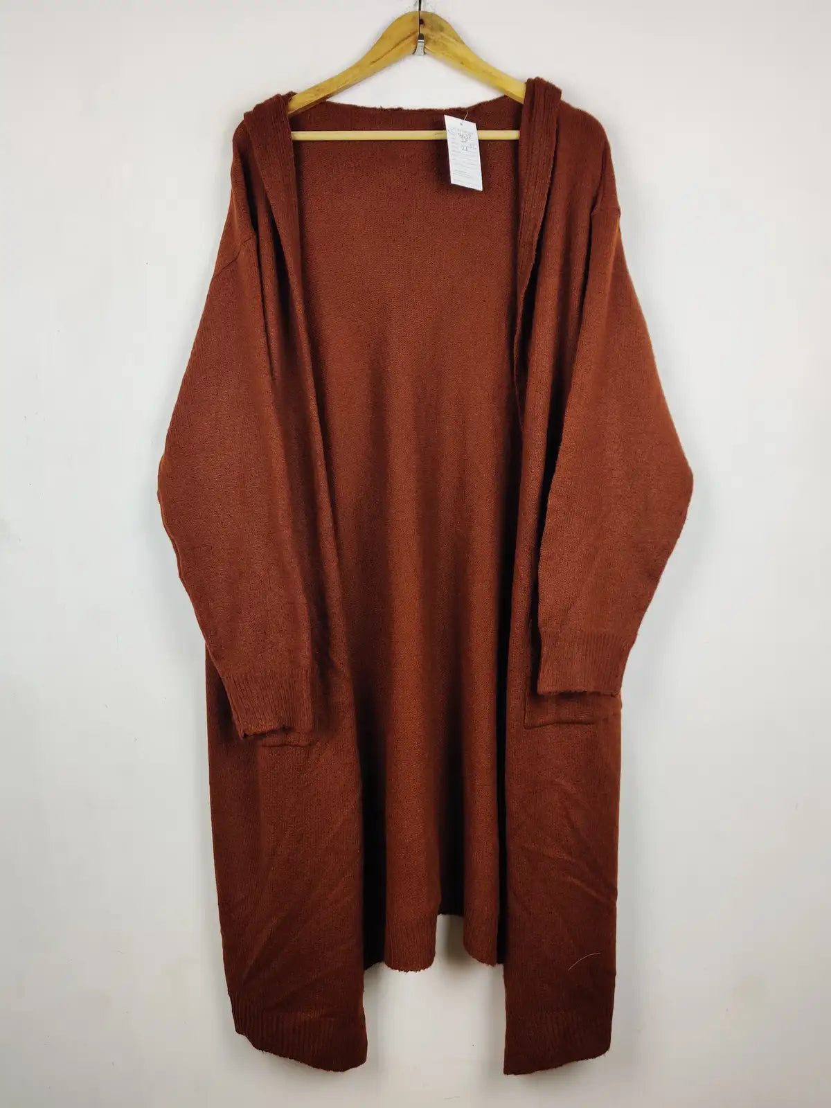 Buy online pre-used pre-loved 100% authentic & Original branded Unknown Brand (LC-8632) available in Pakistan. Top international brands avilable.