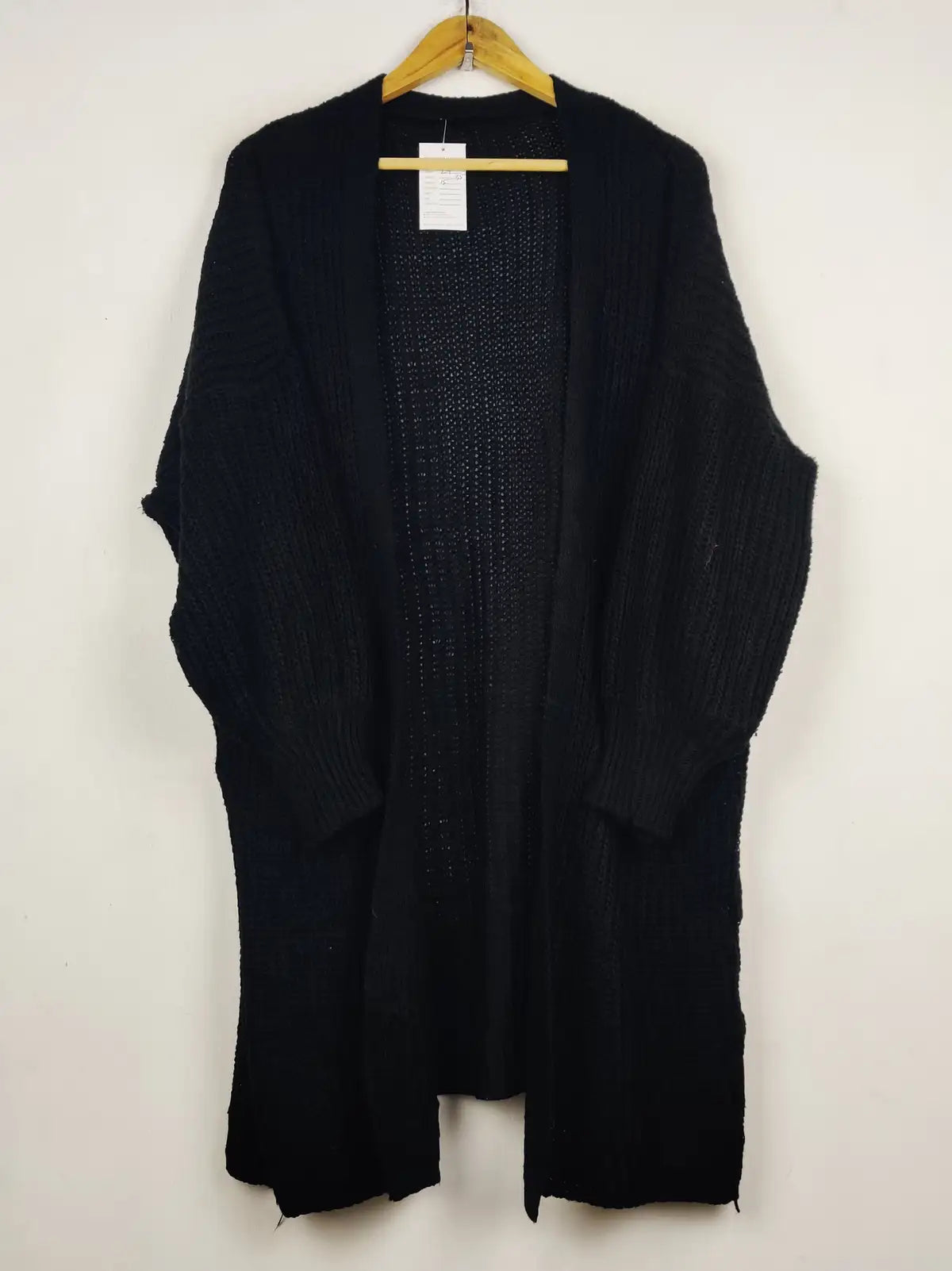 Buy online pre-used pre-loved 100% authentic & Original branded Unknown Brand (LC-8645) available in Pakistan. Top international brands avilable.