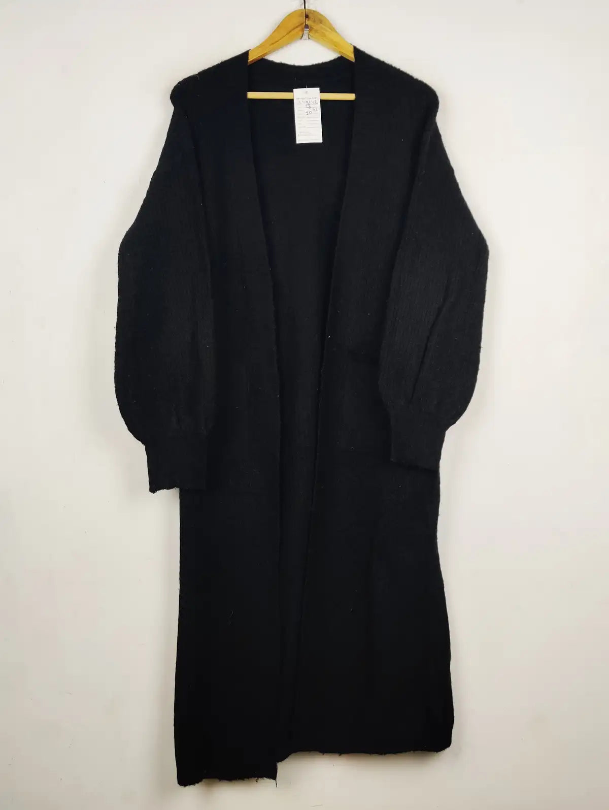 Buy online pre-used pre-loved 100% authentic & Original branded Unknown Brand (LC-8648) available in Pakistan. Top international brands avilable.