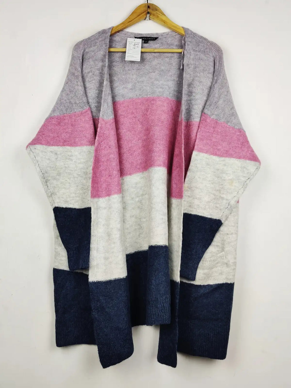 Buy online pre-used pre-loved 100% authentic & Original branded Love Knitwear (LC-8651) available in Pakistan. Top international brands avilable.