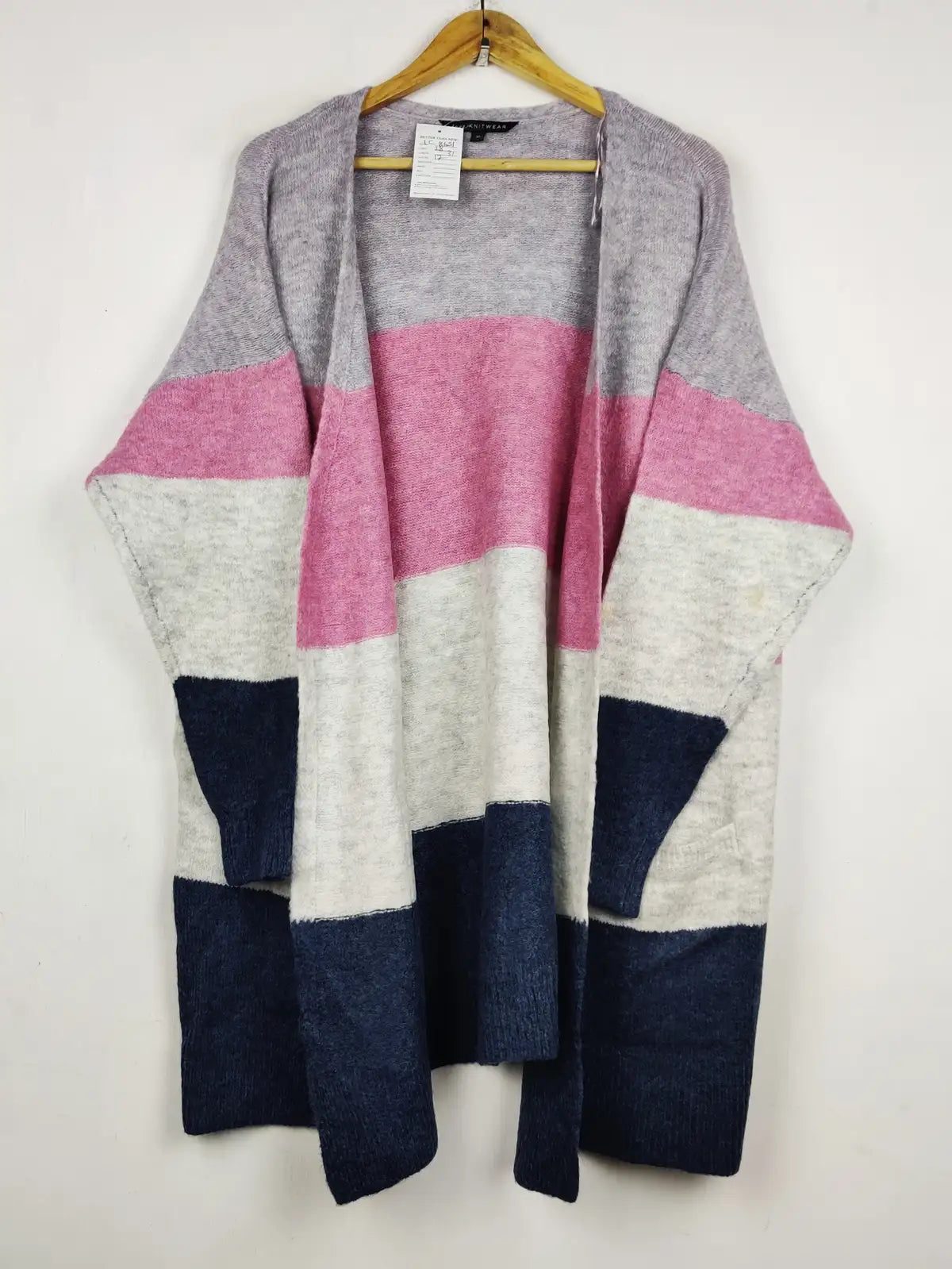 Buy online pre-used pre-loved 100% authentic & Original branded Love Knitwear (LC-8651) available in Pakistan. Top international brands avilable.