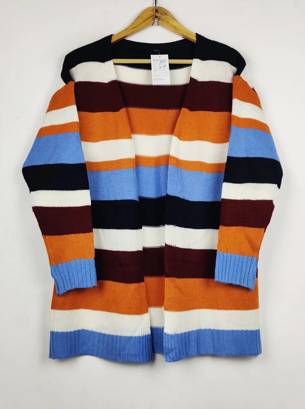 Buy online pre-used pre-loved 100% authentic & Original branded Unknown Brand (LC-8653) available in Pakistan. Top international brands avilable.