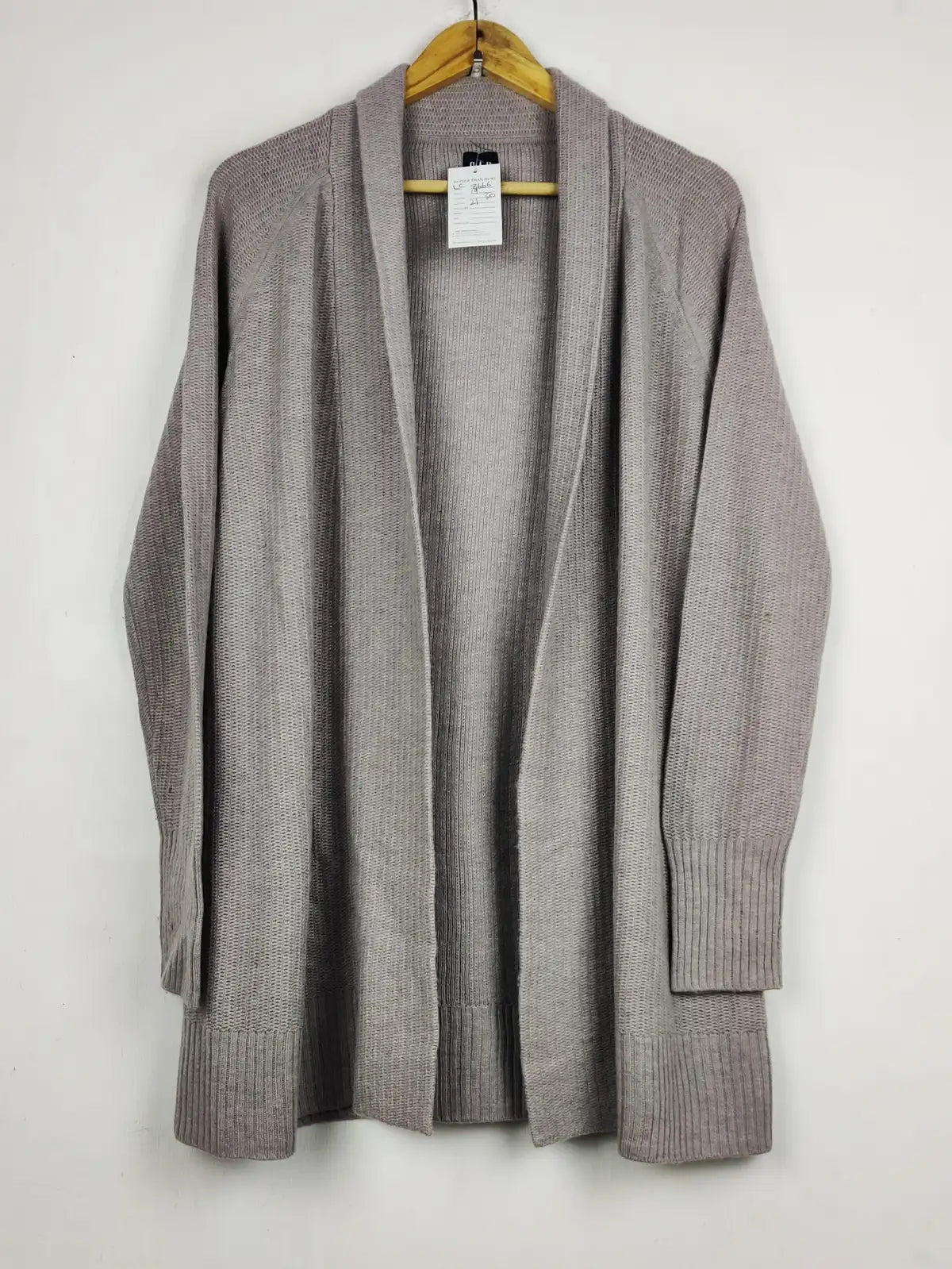 Buy online pre-used pre-loved 100% authentic & Original branded Gap (LC-8666) available in Pakistan. Top international brands avilable.