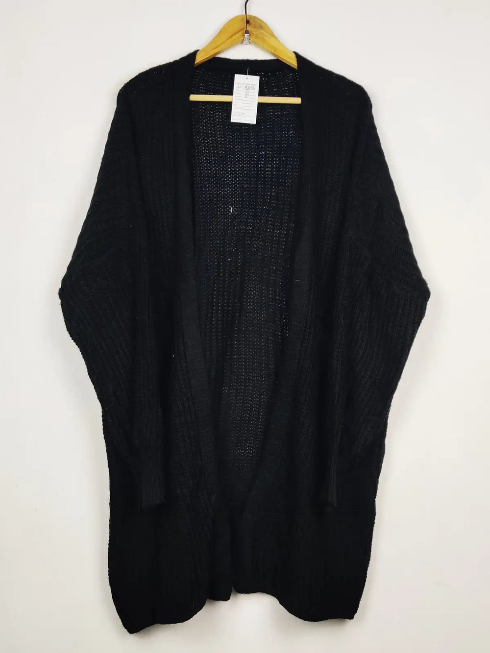 Buy online pre-used pre-loved 100% authentic & Original branded Unknown Brand (LC-8686) available in Pakistan. Top international brands avilable.